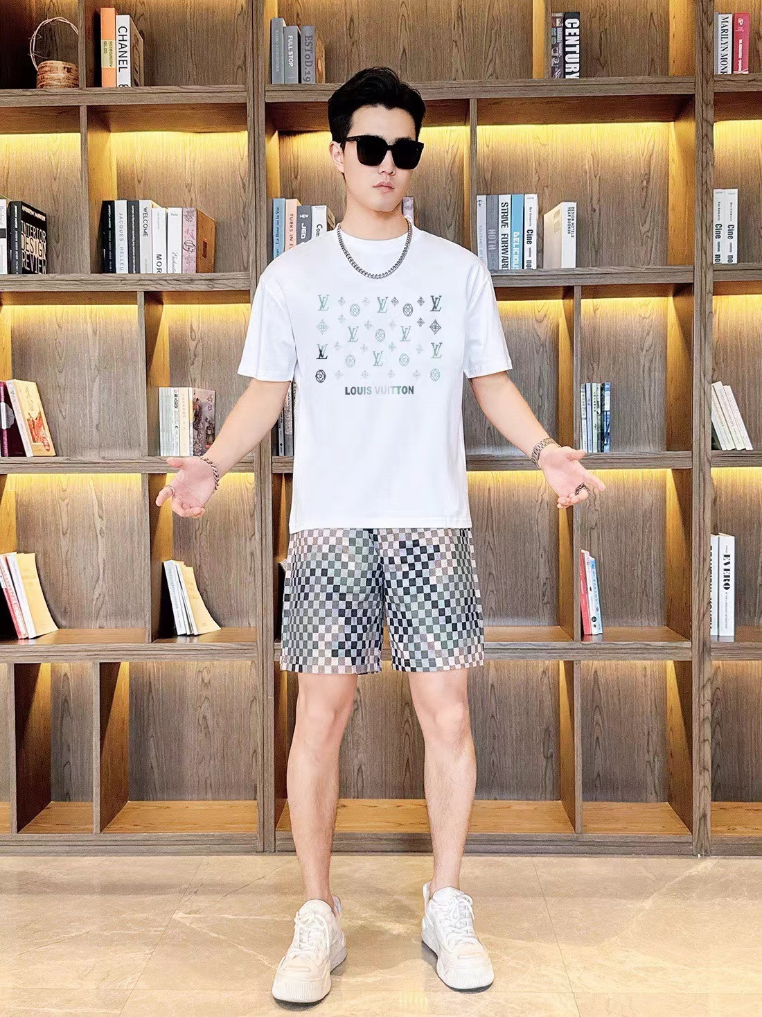 詳細な写真と価格については私に連絡してください