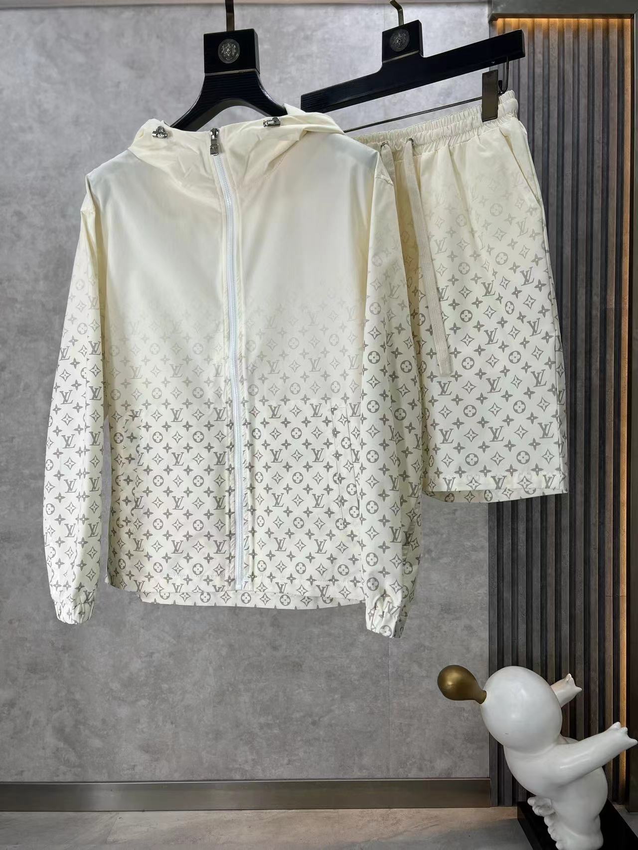 詳細な写真と価格については私に連絡してください