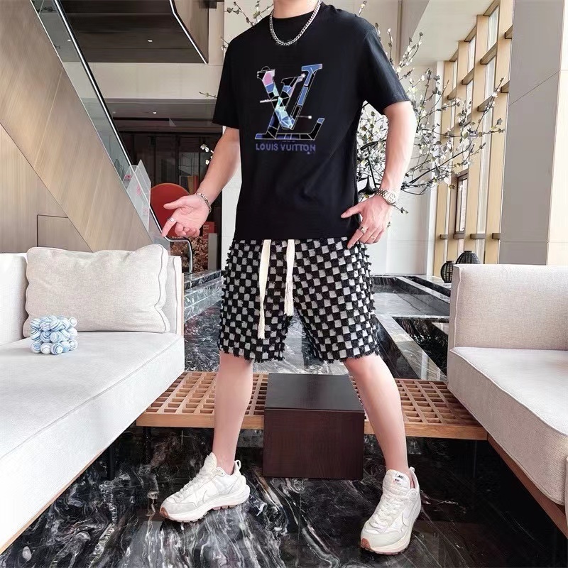 詳細な写真と価格については私に連絡してください