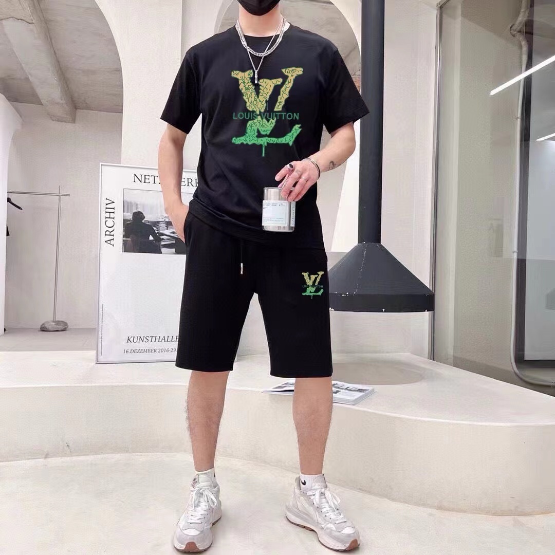 詳細な写真と価格については私に連絡してください