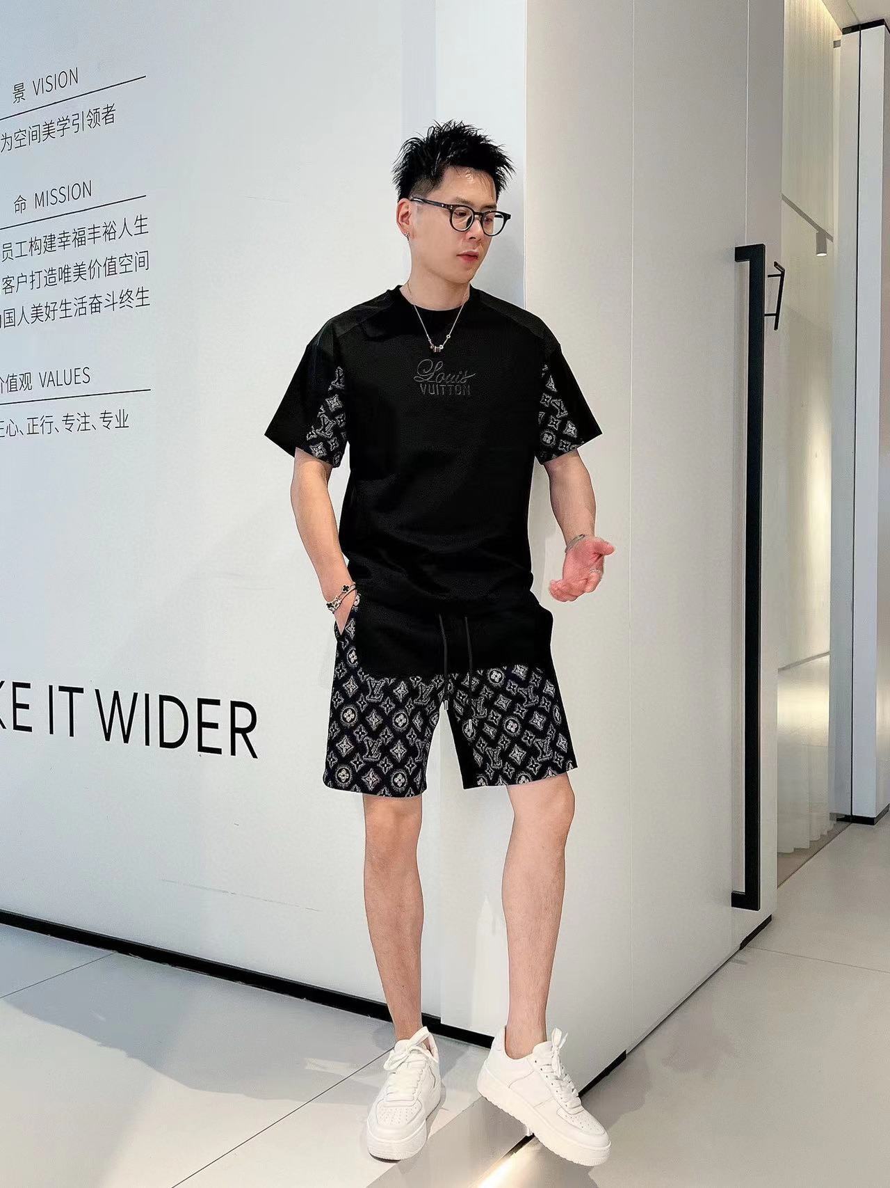 詳細な写真と価格については私に連絡してください