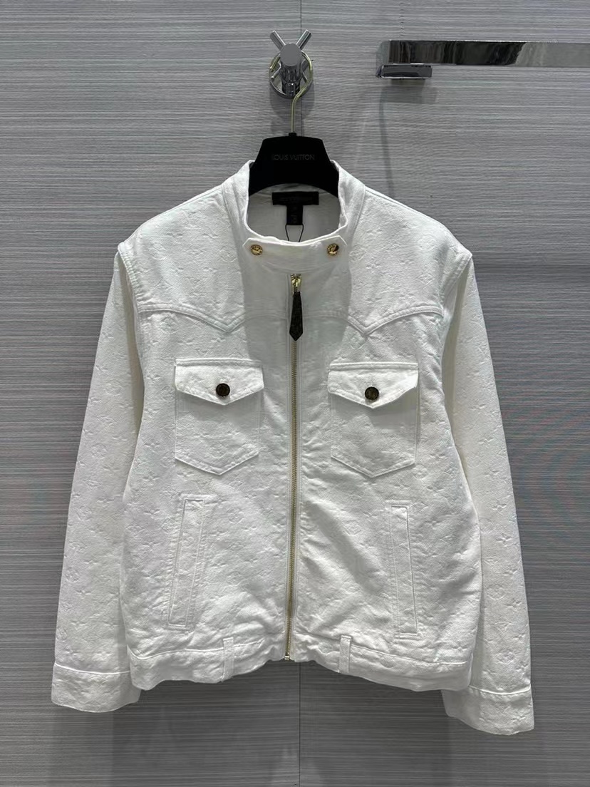 詳細な写真と価格については私に連絡してください