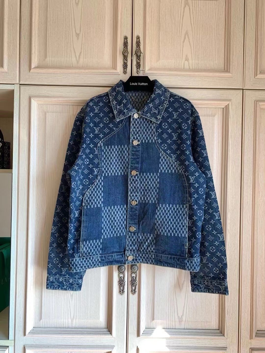 詳細な写真と価格については私に連絡してください