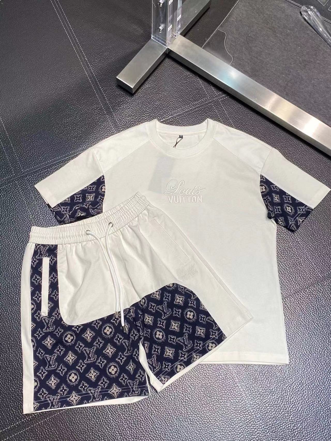 詳細な写真と価格については私に連絡してください