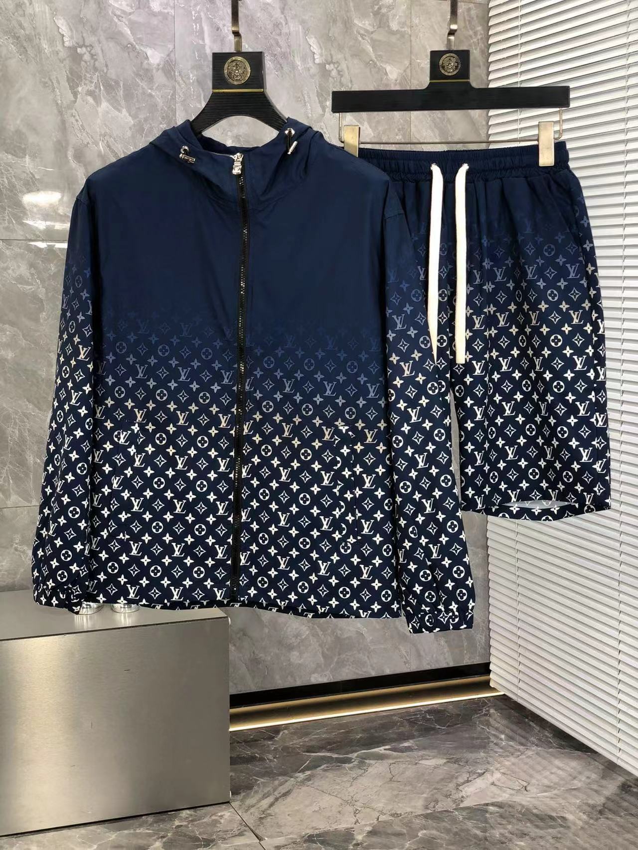 詳細な写真と価格については私に連絡してください