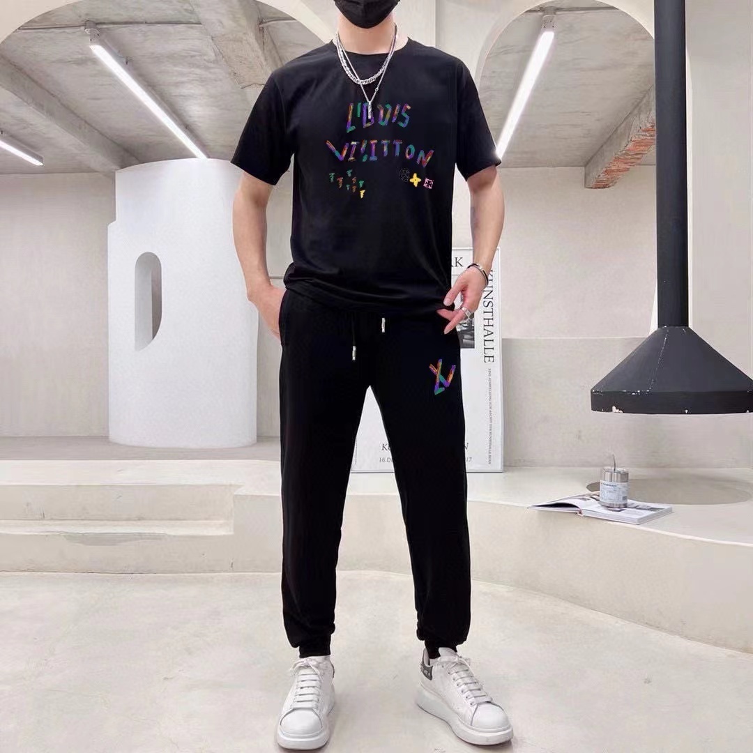 詳細な写真と価格については私に連絡してください