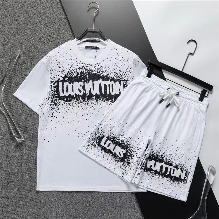 詳細な写真と価格については私に連絡してください