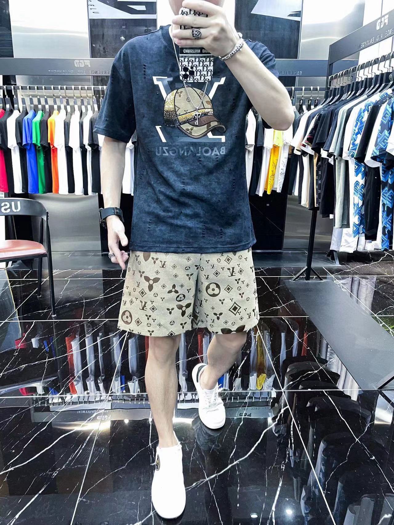 詳細な写真と価格については私に連絡してください