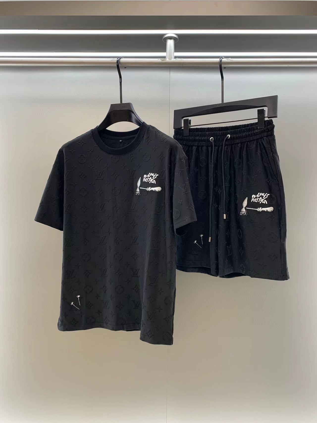 詳細な写真と価格については私に連絡してください