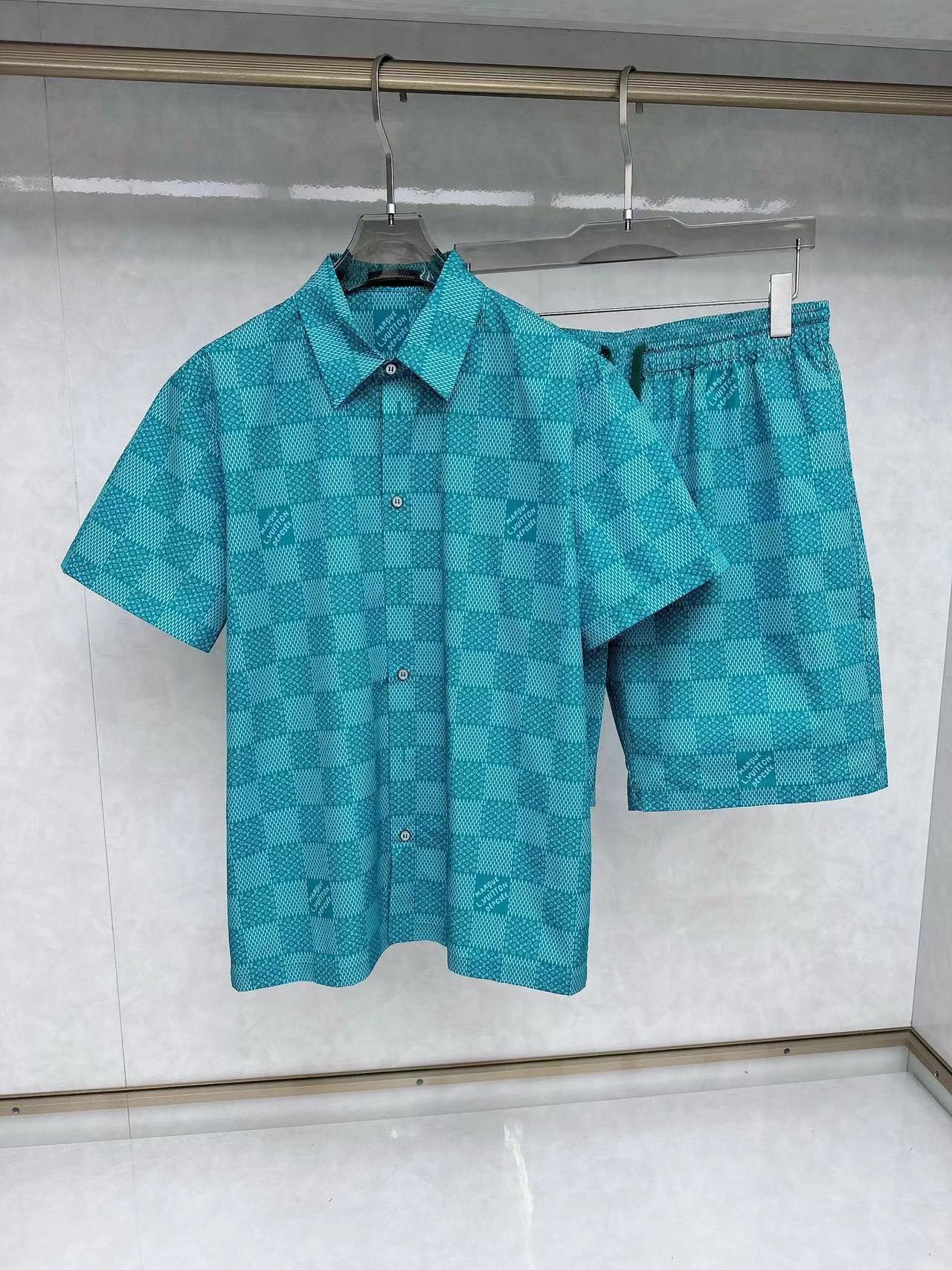 詳細な写真と価格については私に連絡してください