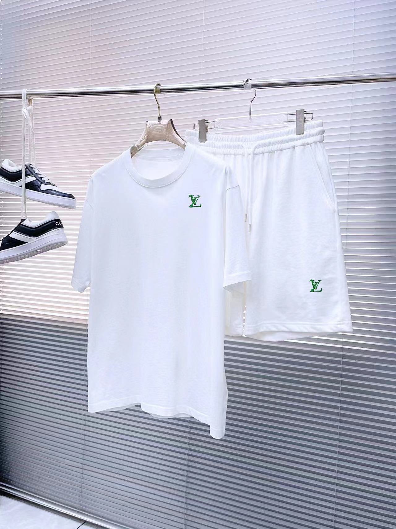 詳細な写真と価格については私に連絡してください