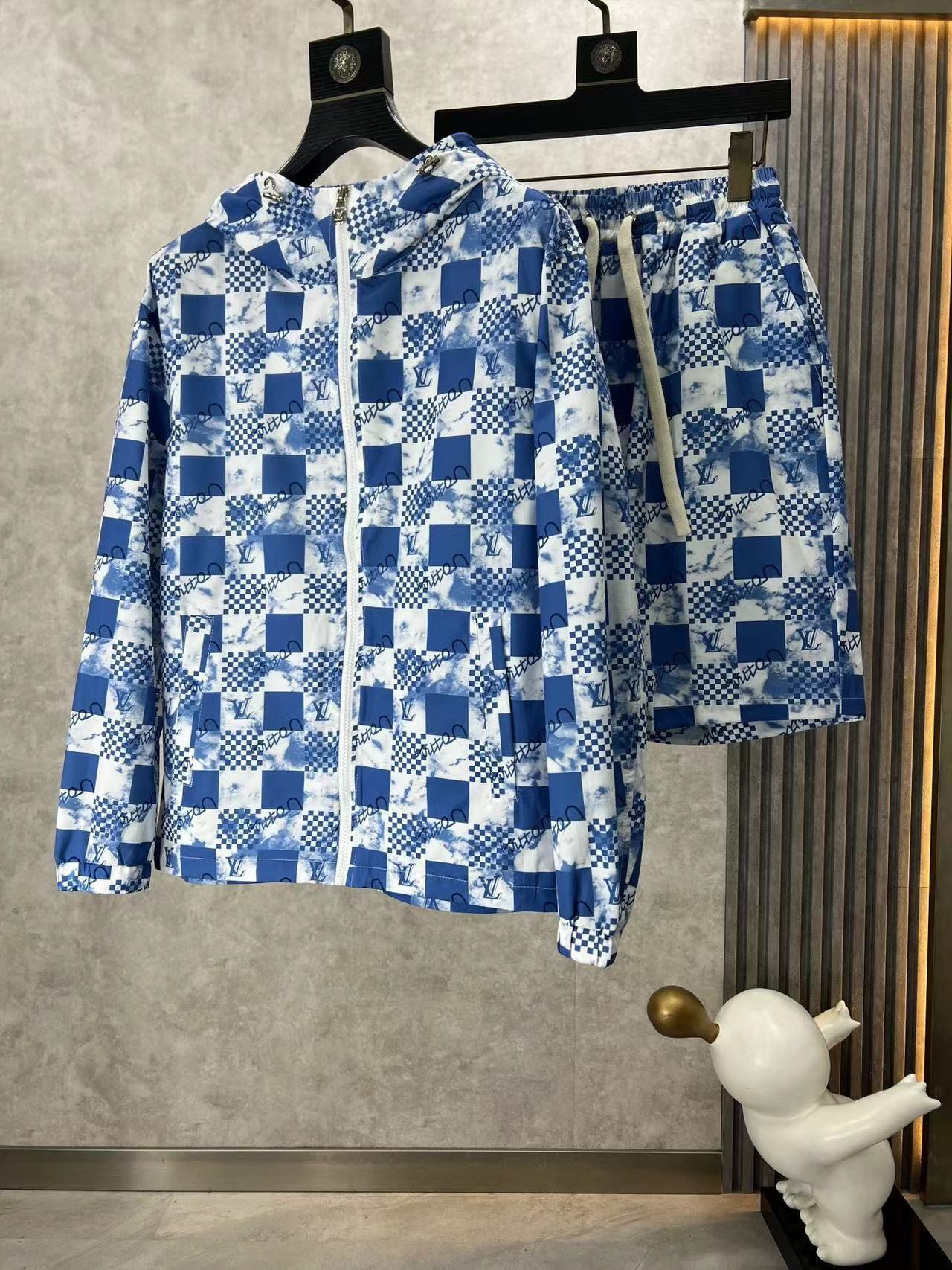 詳細な写真と価格については私に連絡してください