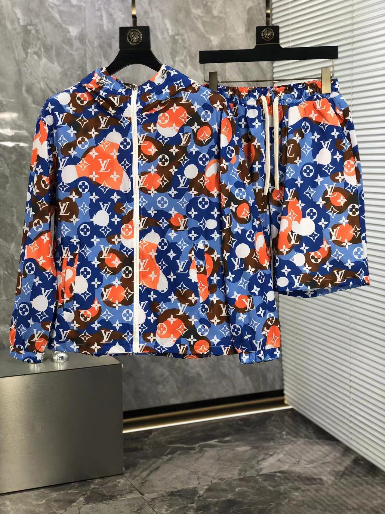 詳細な写真と価格については私に連絡してください