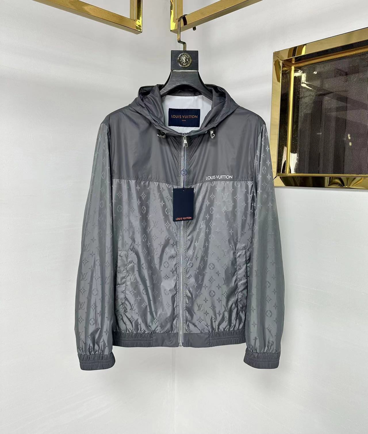 詳細な写真と価格については私に連絡してください