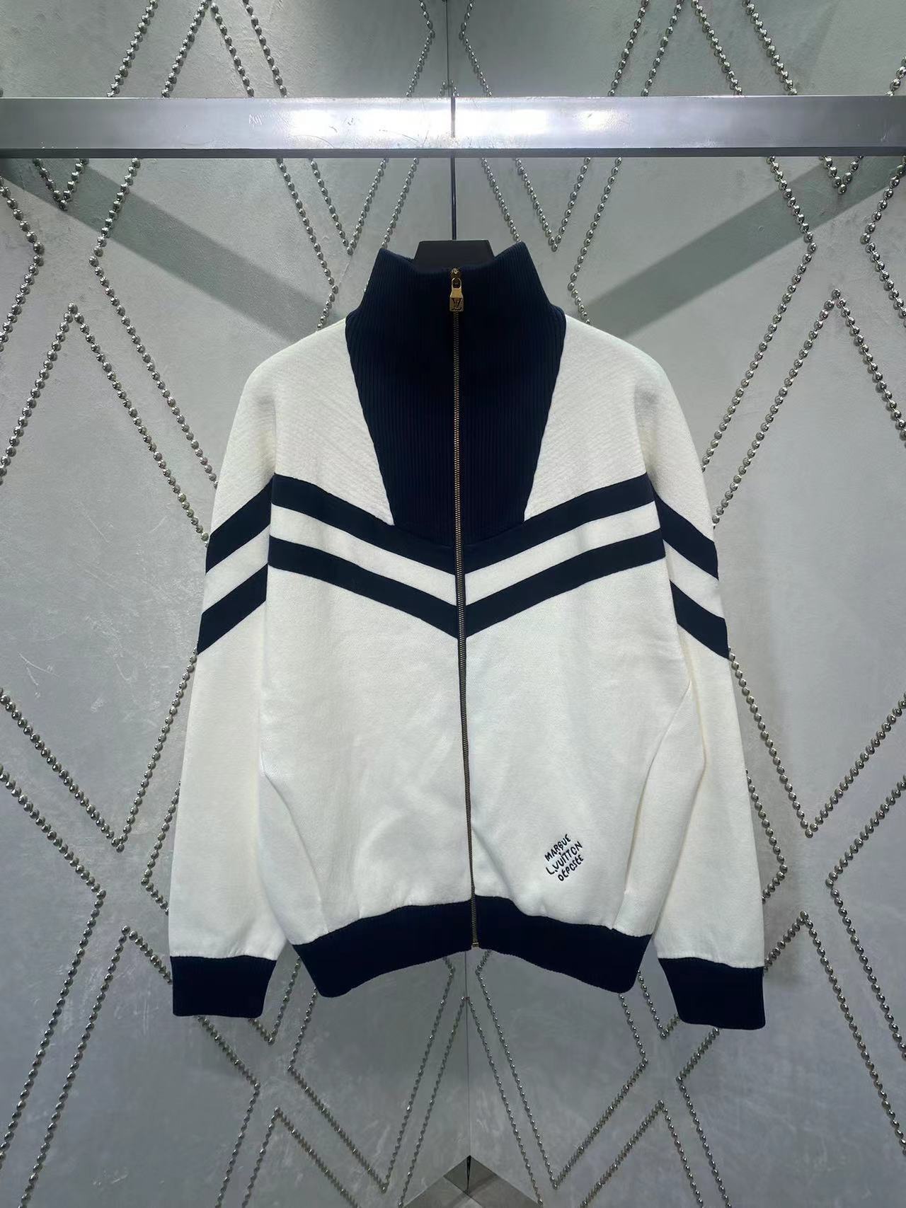 詳細な写真と価格については私に連絡してください