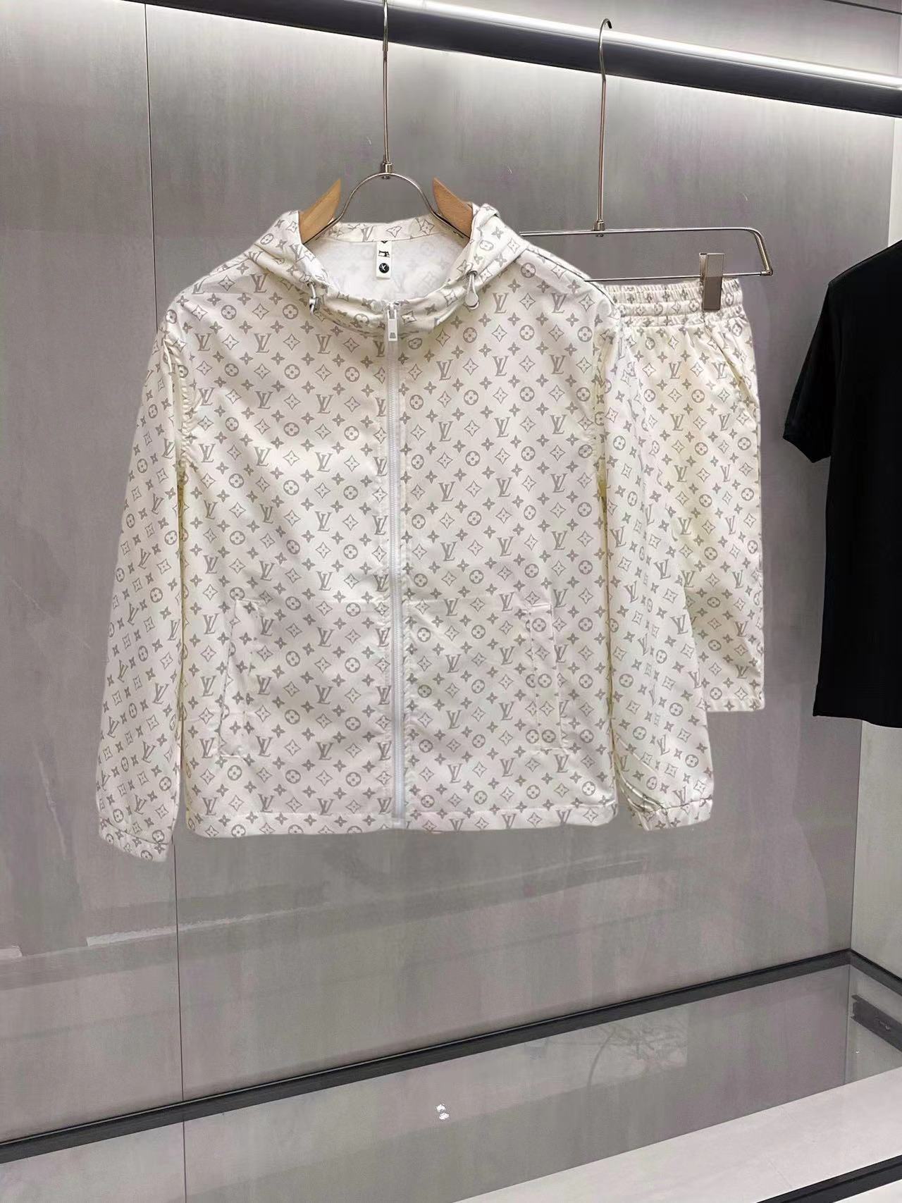 詳細な写真と価格については私に連絡してください