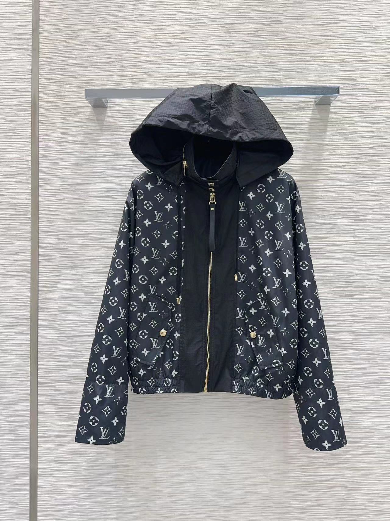 詳細な写真と価格については私に連絡してください