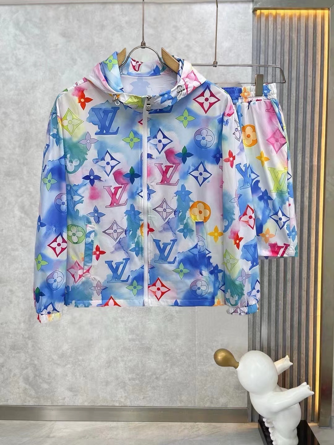 詳細な写真と価格については私に連絡してください