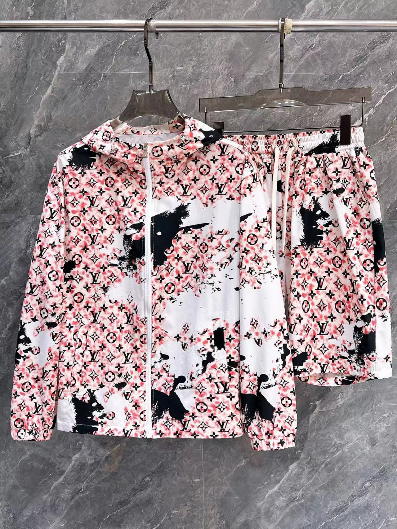 詳細な写真と価格については私に連絡してください