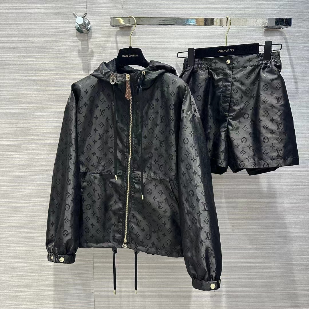 詳細な写真と価格については私に連絡してください