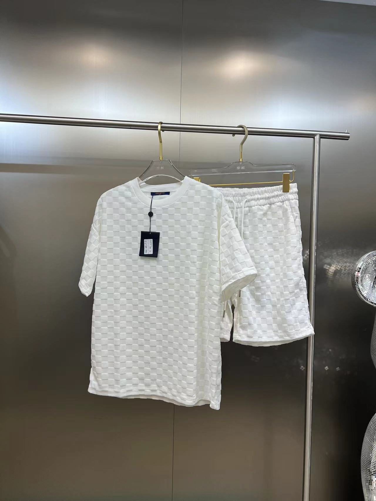 詳細な写真と価格については私に連絡してください