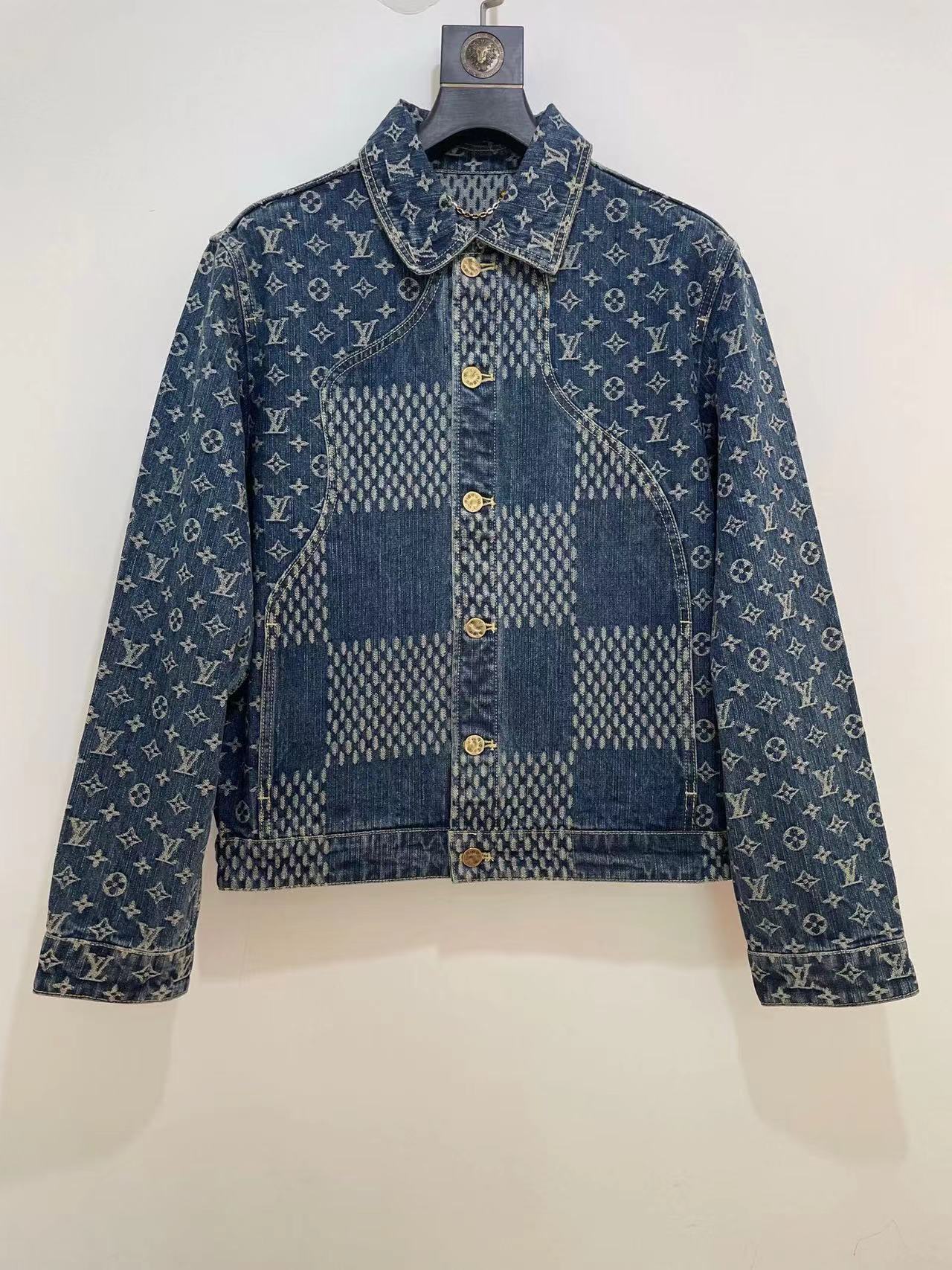 詳細な写真と価格については私に連絡してください