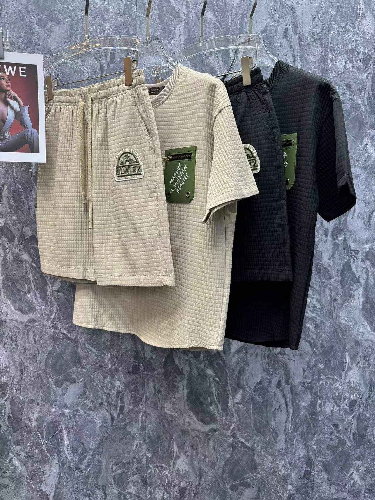 詳細な写真と価格については私に連絡してください