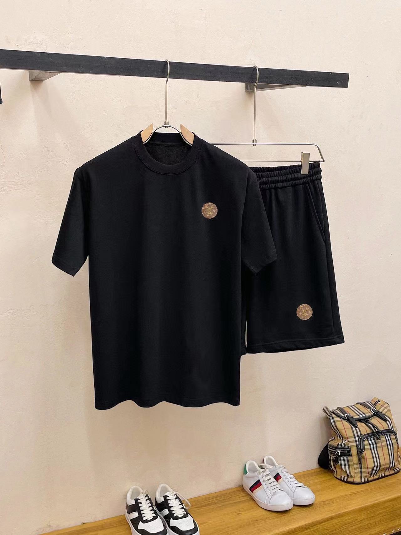 詳細な写真と価格については私に連絡してください