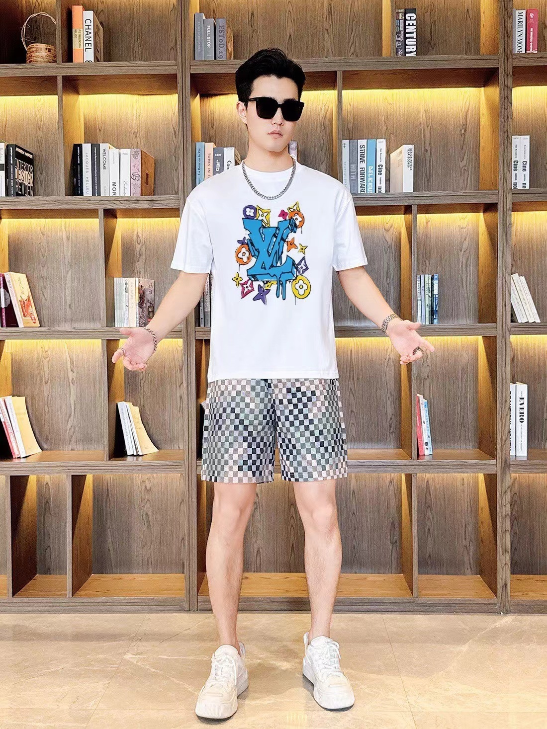 詳細な写真と価格については私に連絡してください