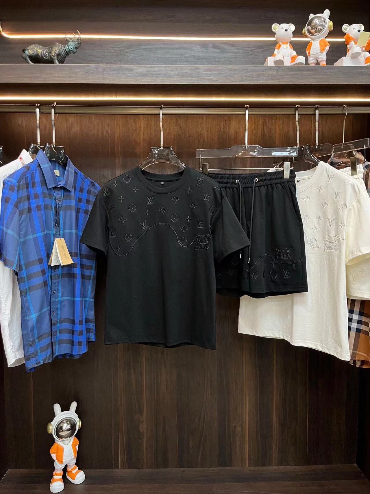 詳細な写真と価格については私に連絡してください