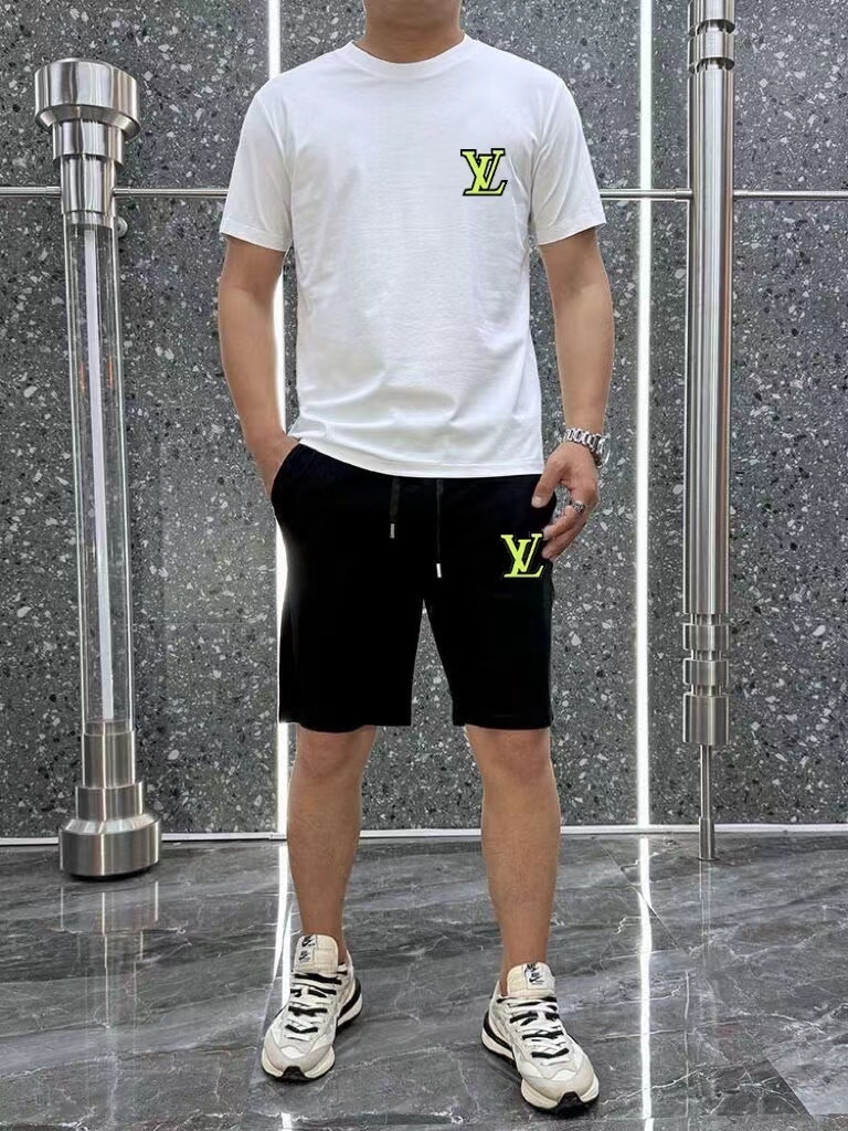 詳細な写真と価格については私に連絡してください