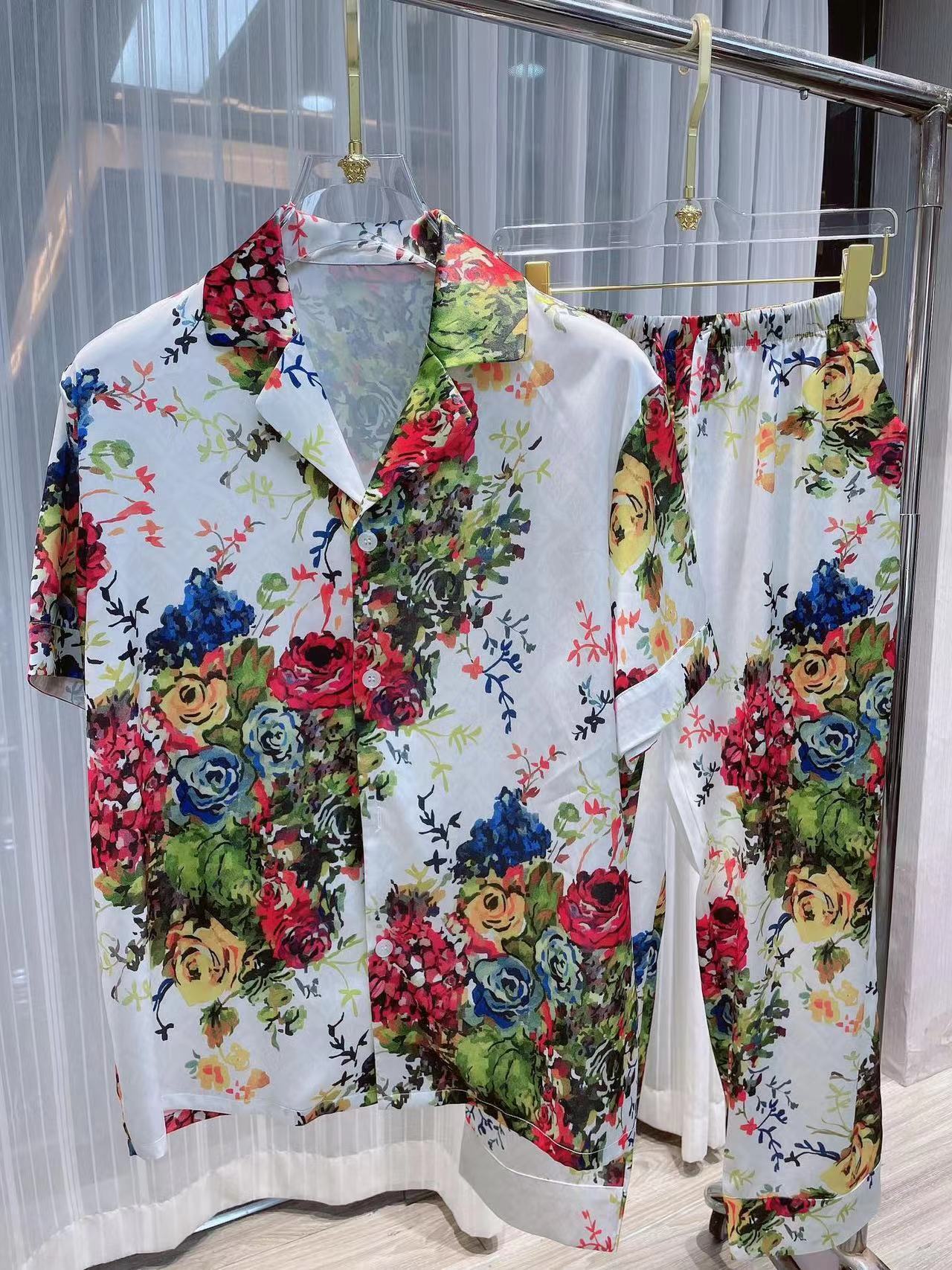 詳細な写真と価格については私に連絡してください