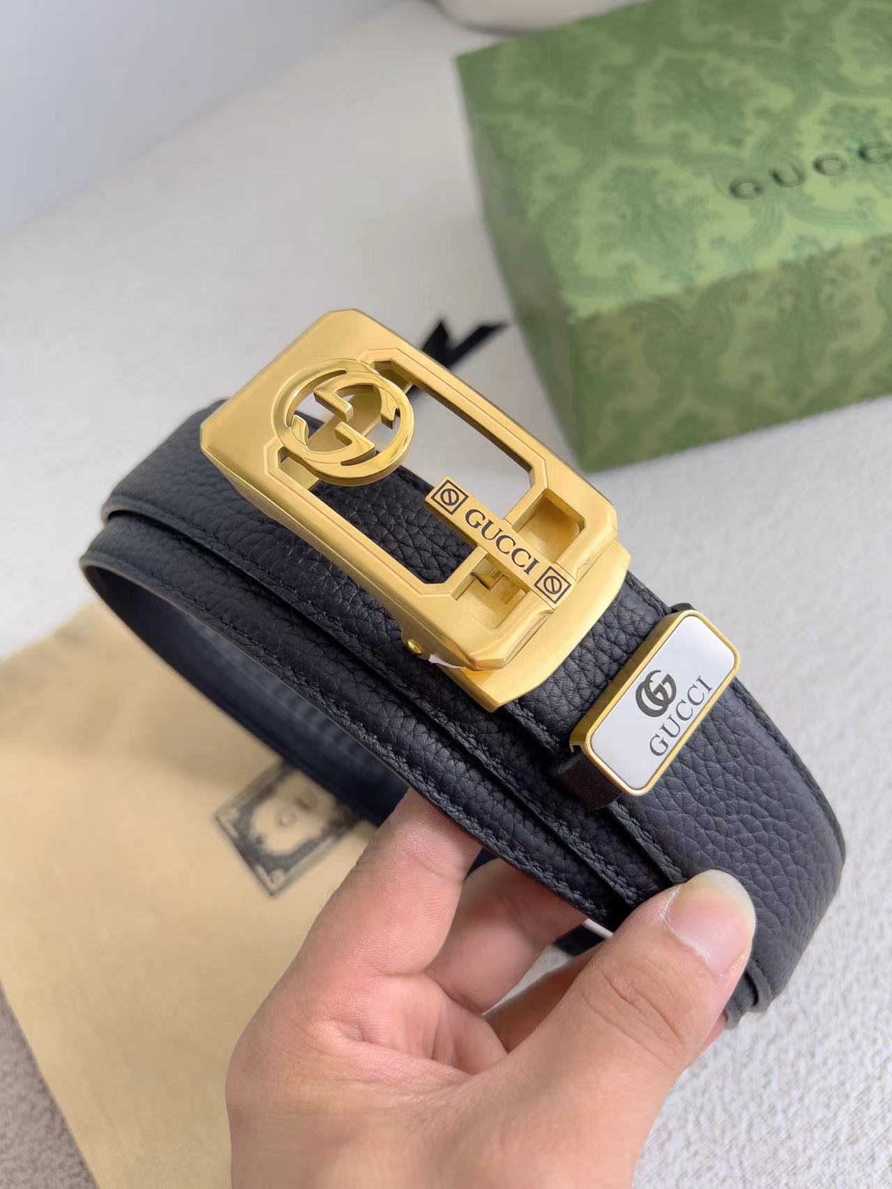 詳細な写真と価格については私に連絡してください。