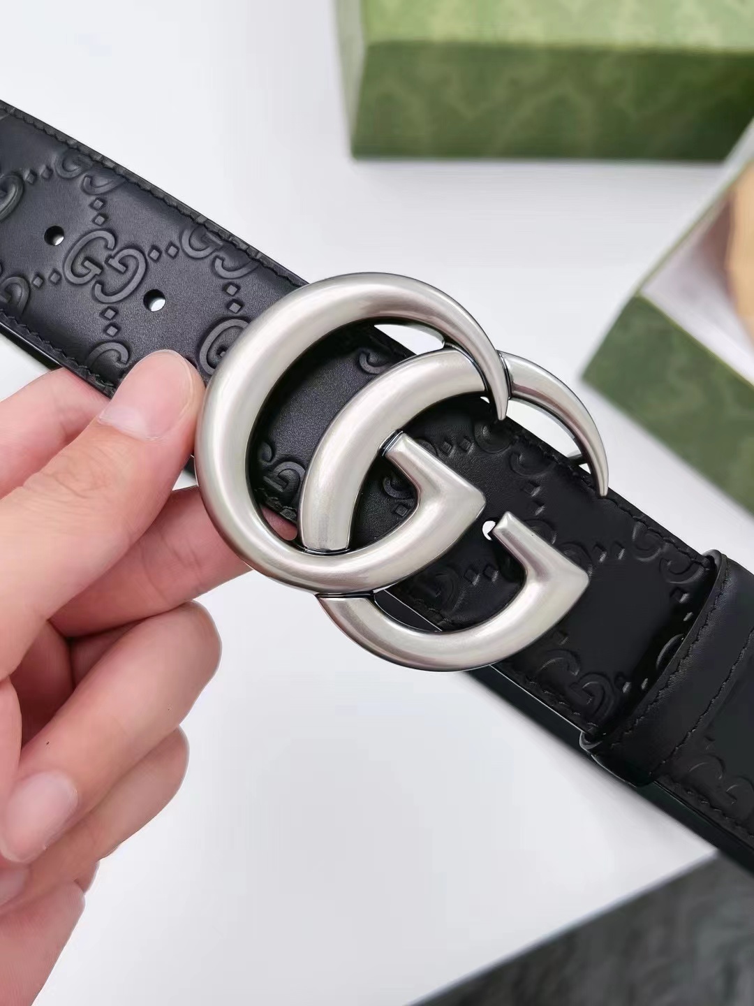 詳細な写真と価格については私に連絡してください。