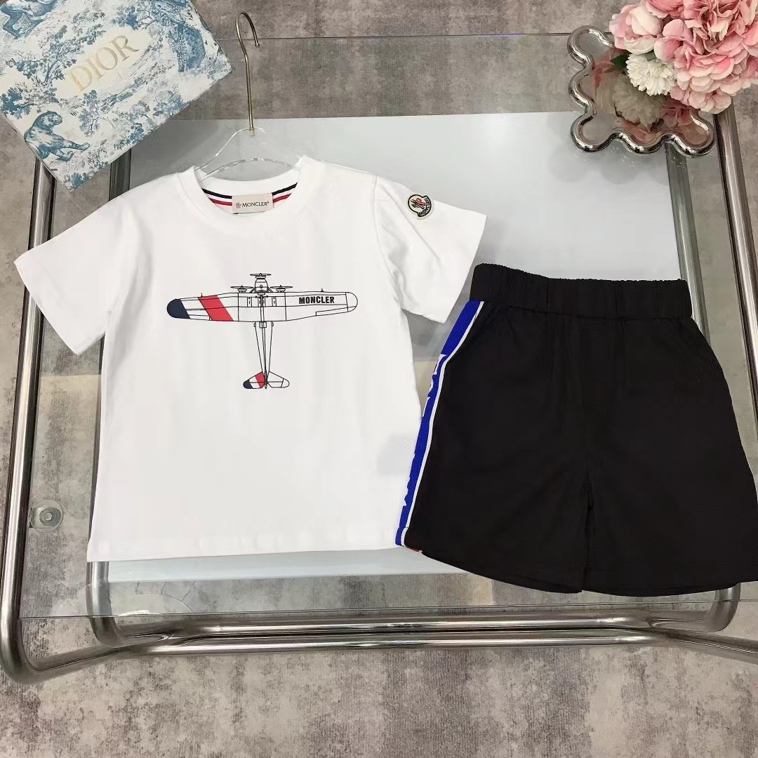 詳細な写真と価格については私に連絡してください。