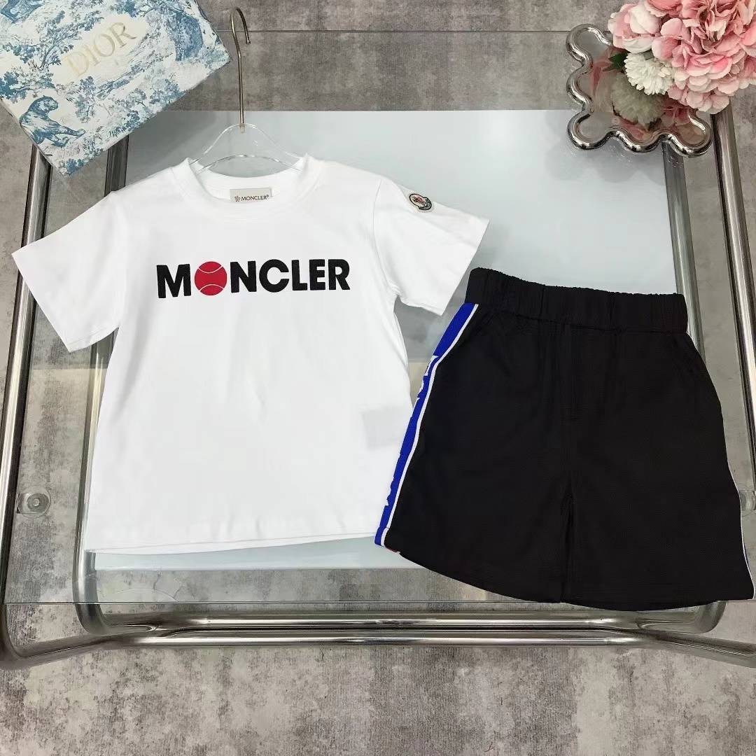 詳細な写真と価格については私に連絡してください。