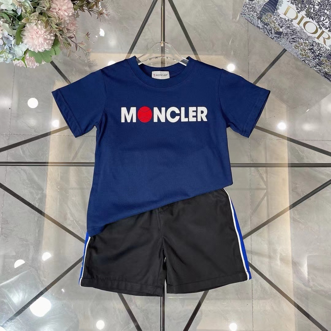 詳細な写真と価格については私に連絡してください。