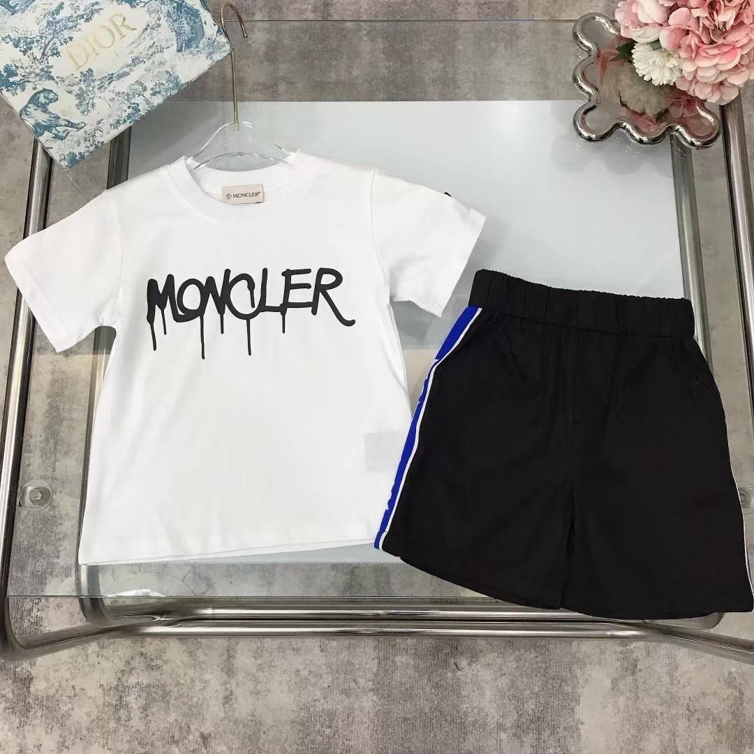 詳細な写真と価格については私に連絡してください。