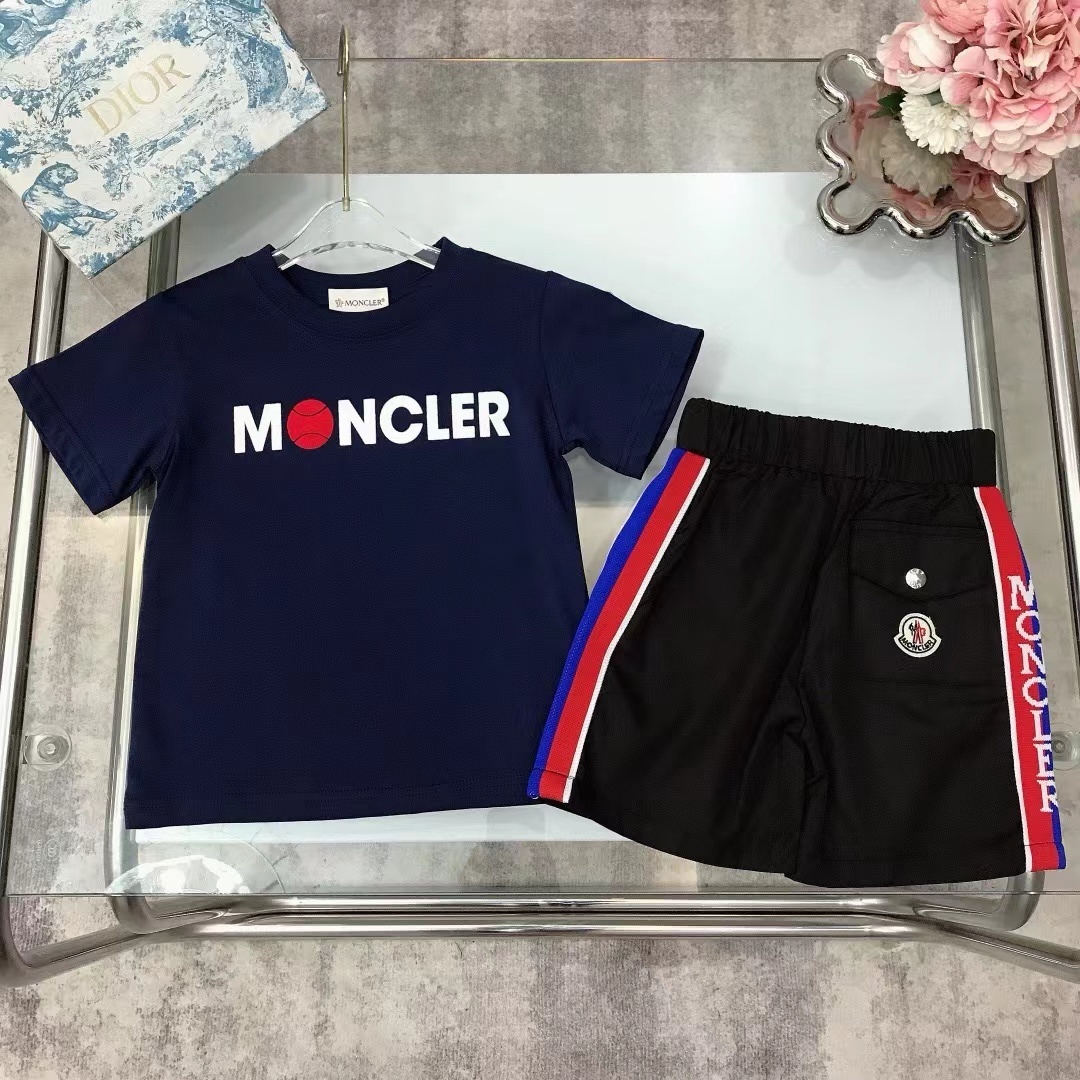 詳細な写真と価格については私に連絡してください。