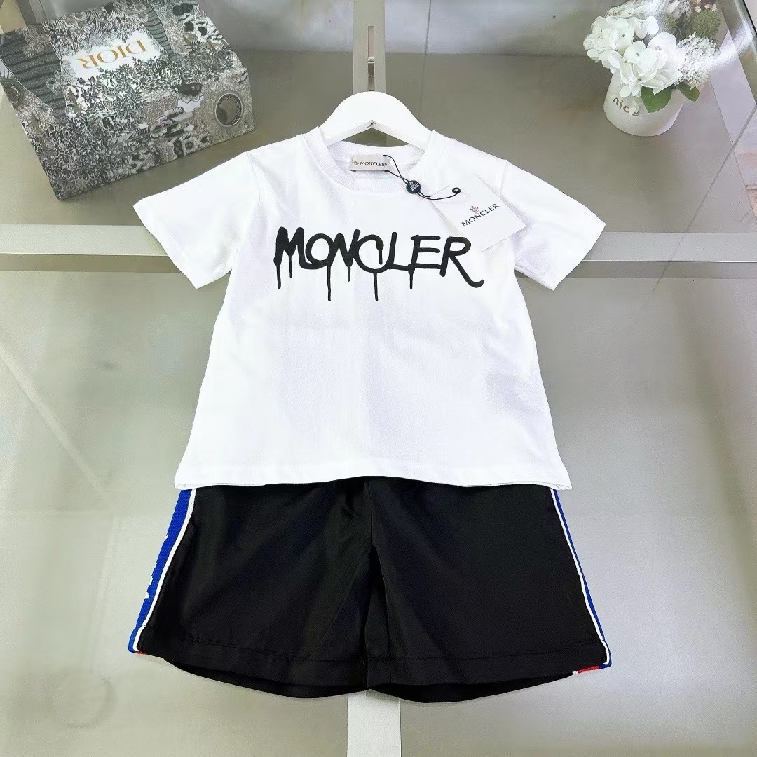 詳細な写真と価格については私に連絡してください。