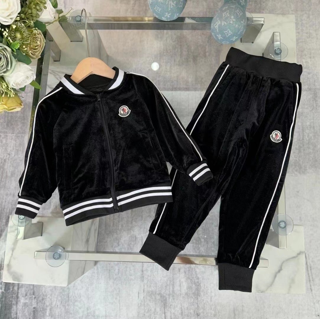 詳細な写真と価格については私に連絡してください。