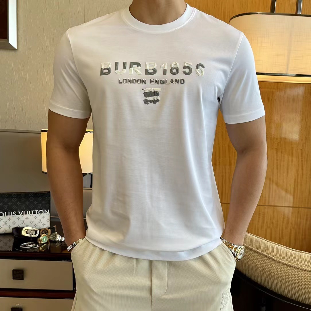 詳細な写真と価格については私に連絡してください