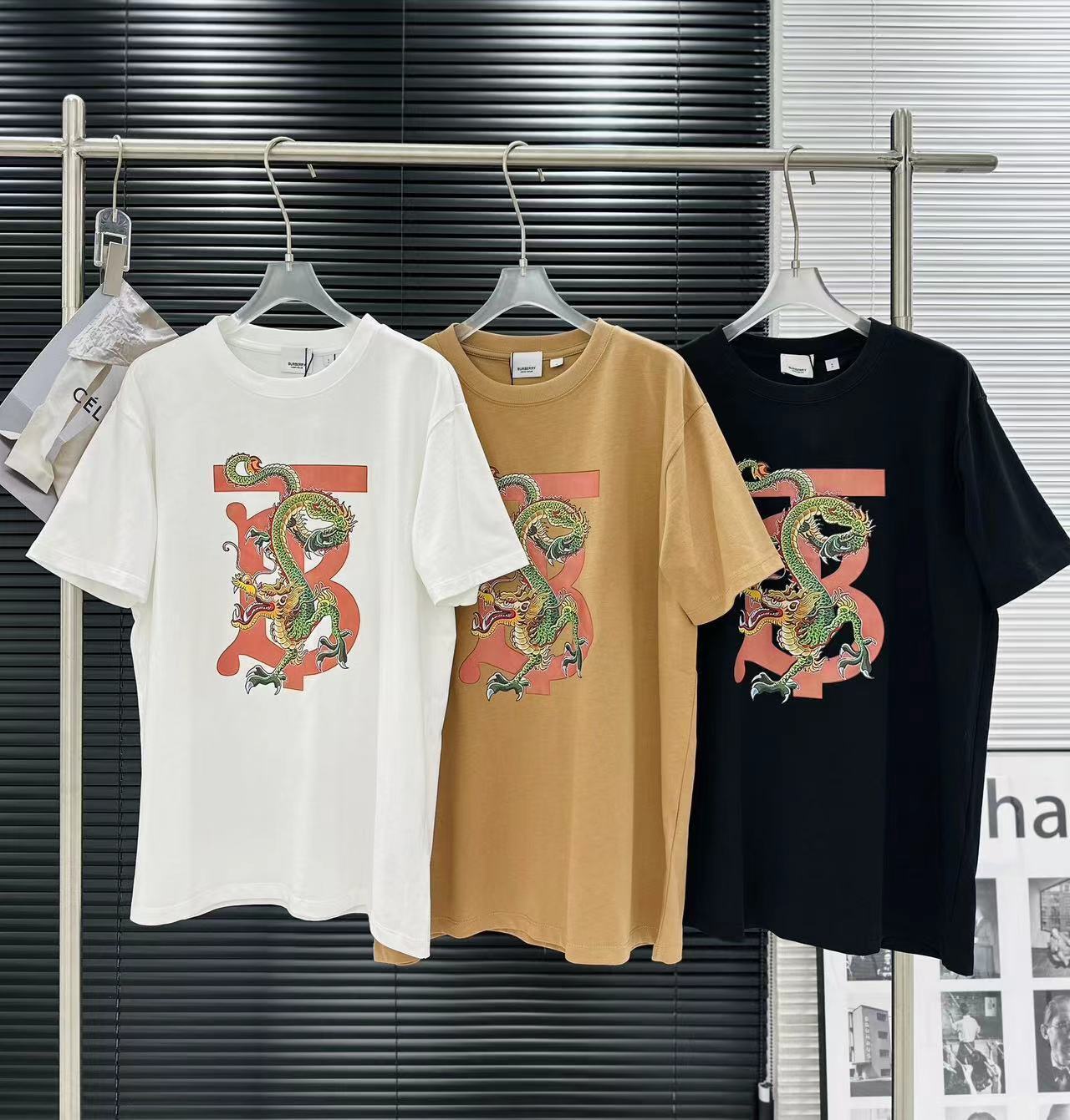 詳細な写真と価格については私に連絡してください