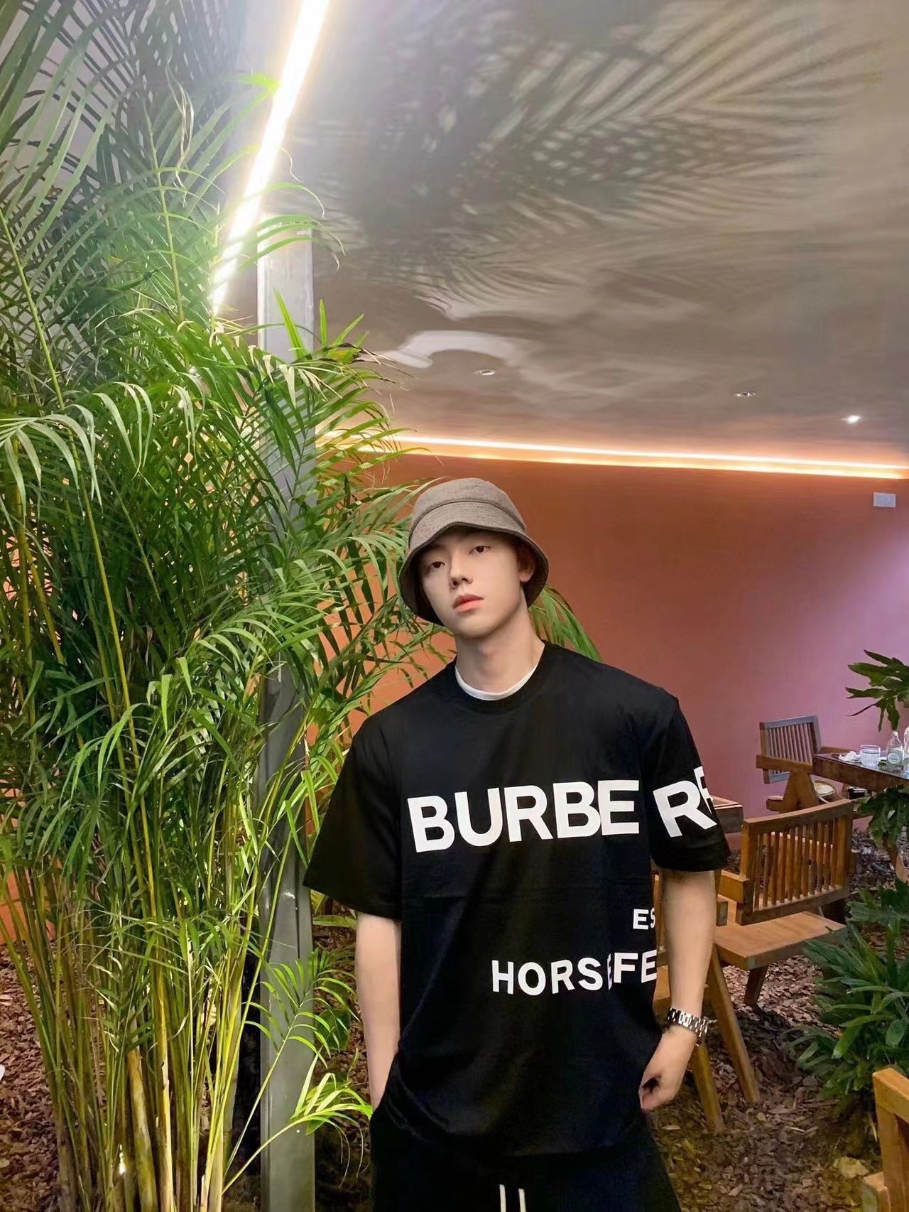 詳細な写真と価格については私に連絡してください