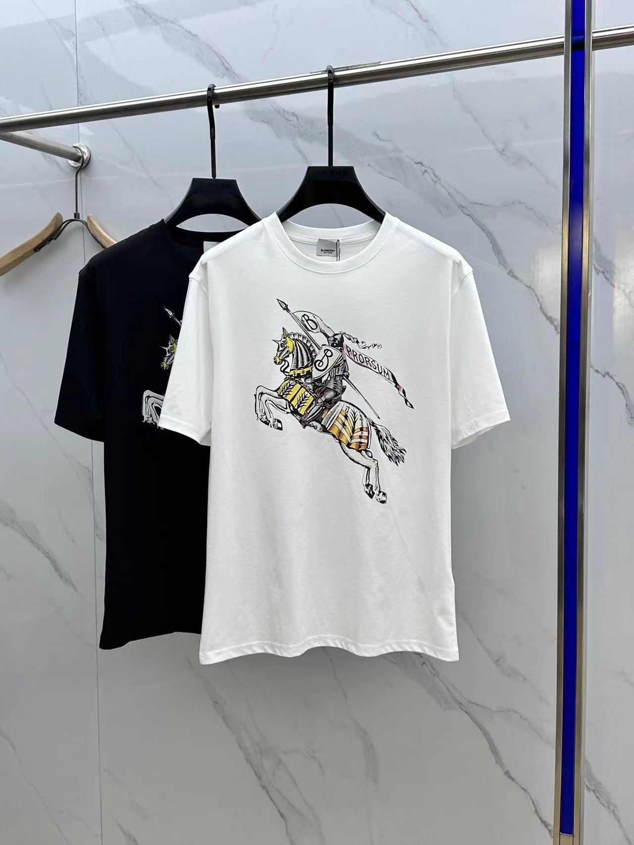 詳細な写真と価格については私に連絡してください