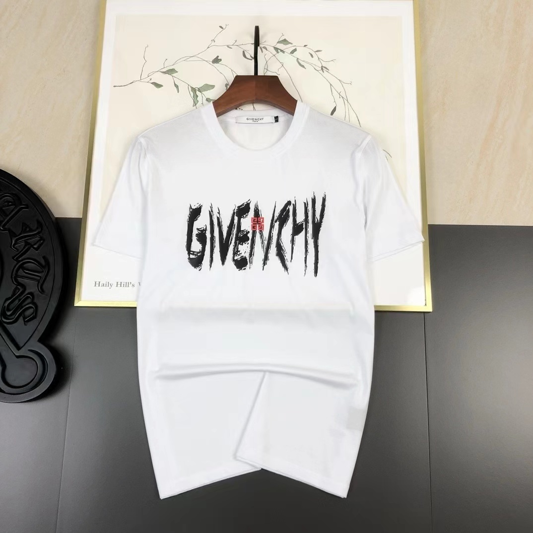 詳細な写真と価格については私に連絡してください