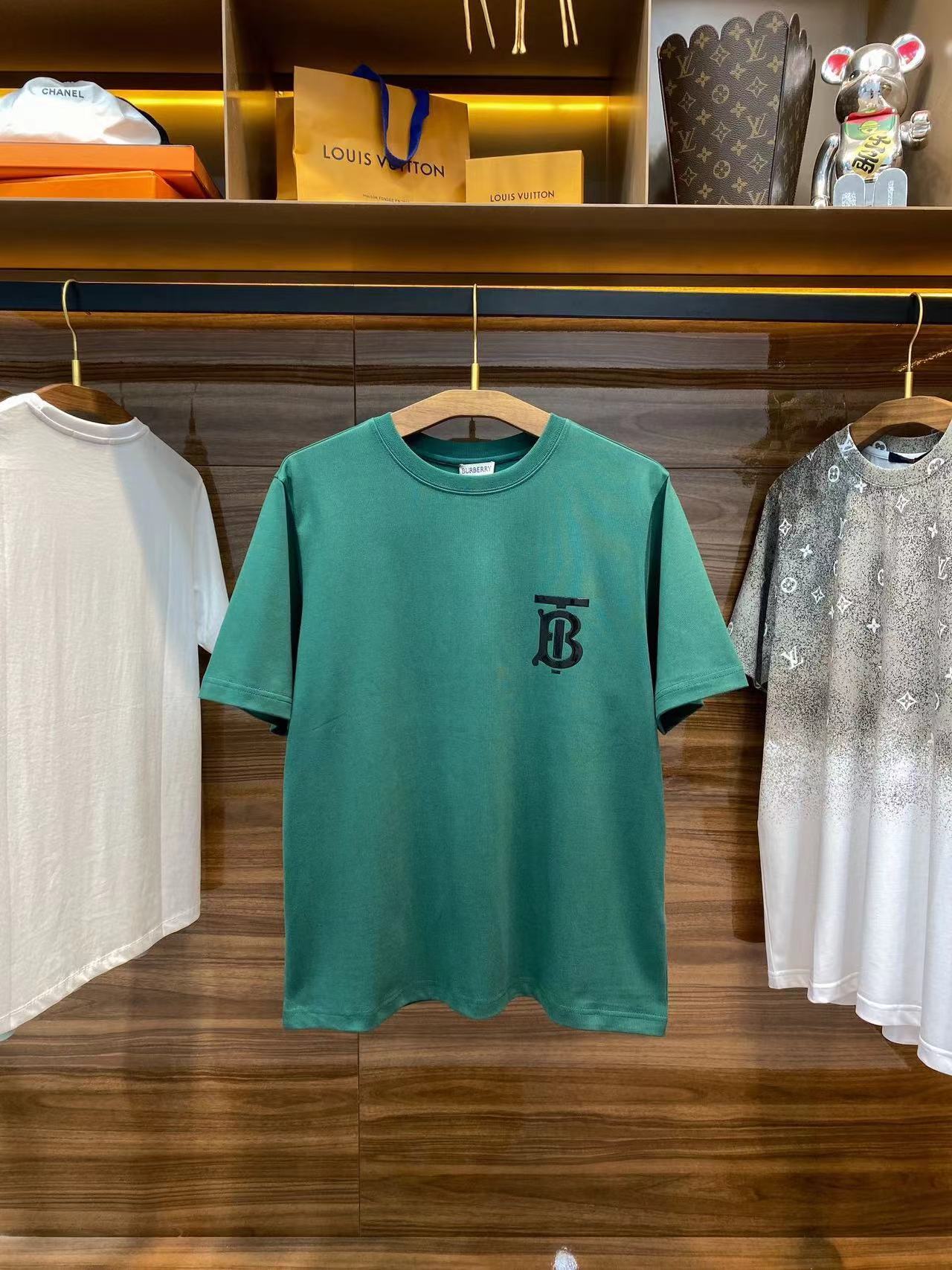 詳細な写真と価格については私に連絡してください