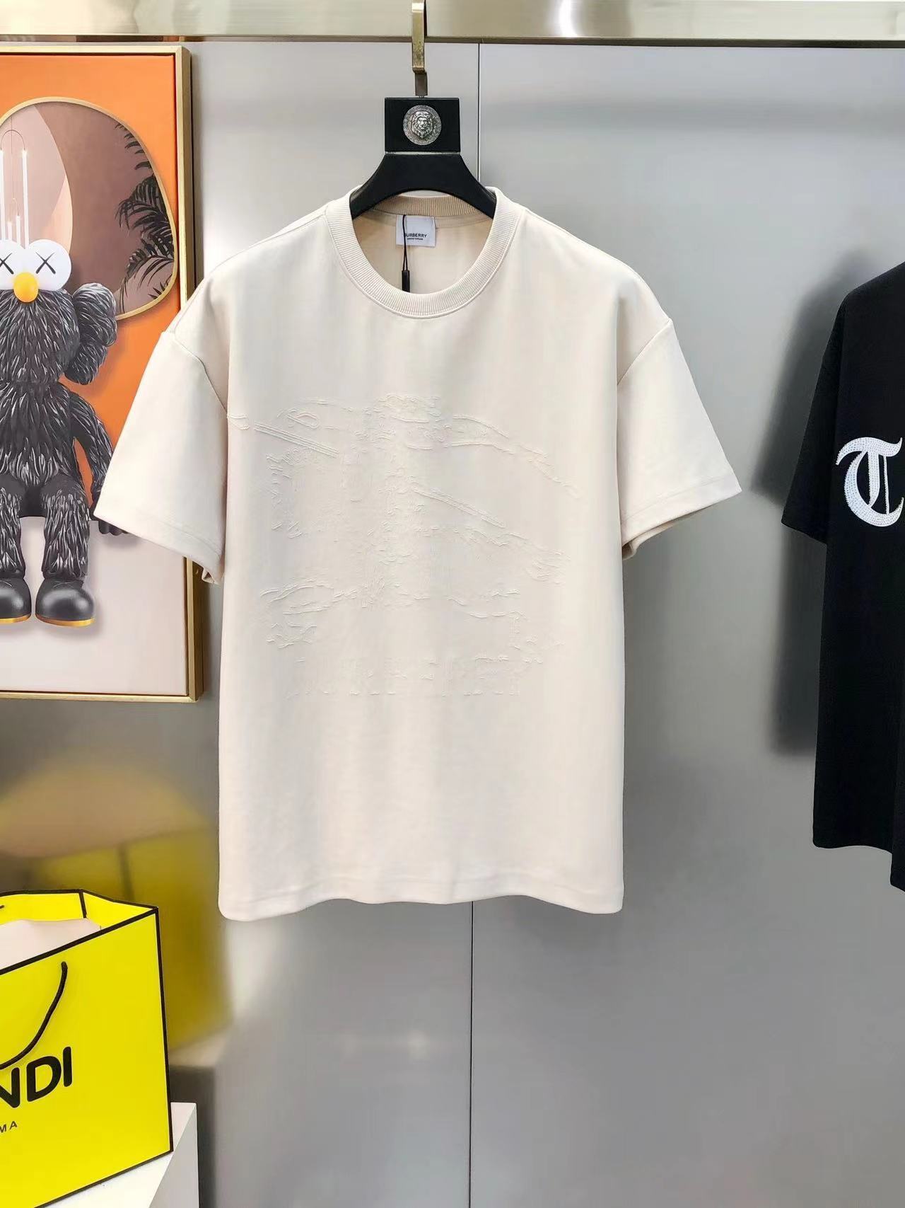 詳細な写真と価格については私に連絡してください