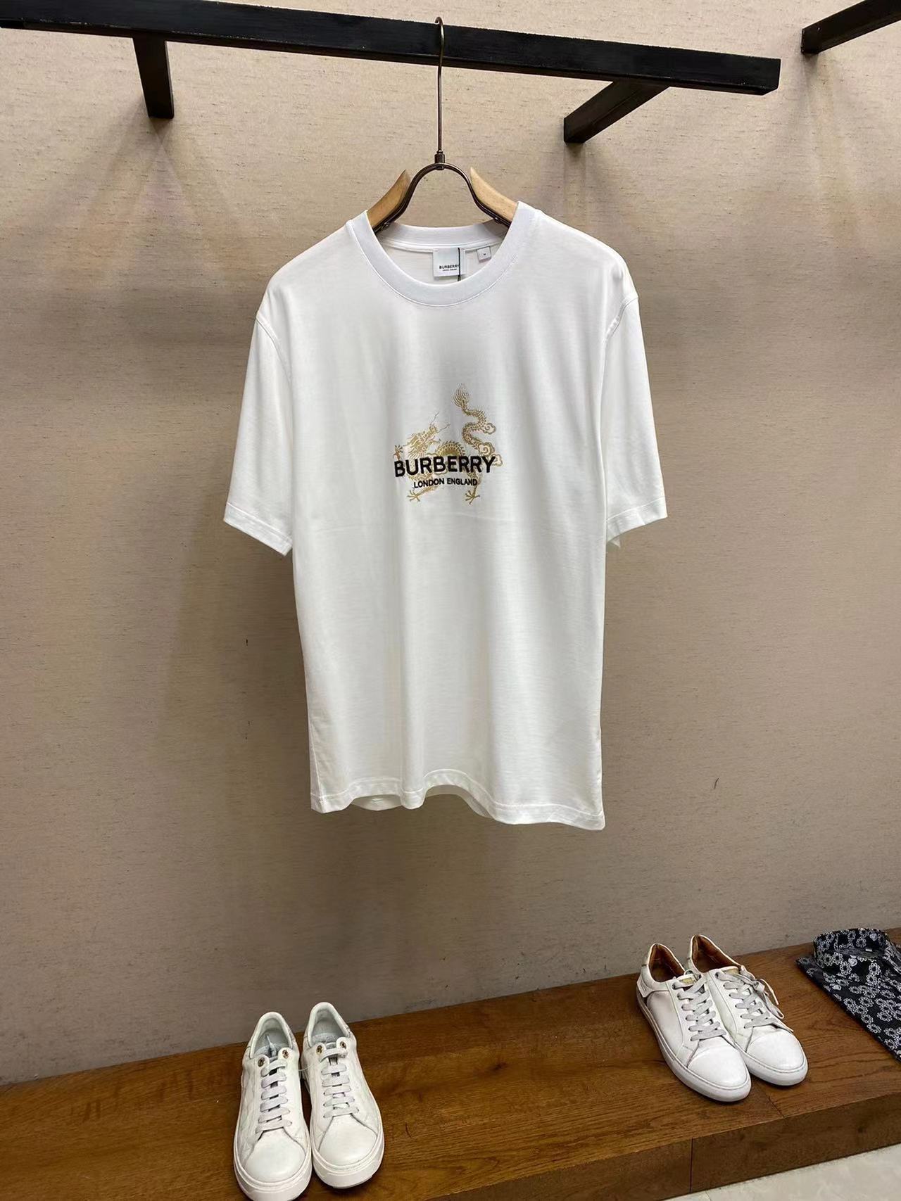 詳細な写真と価格については私に連絡してください