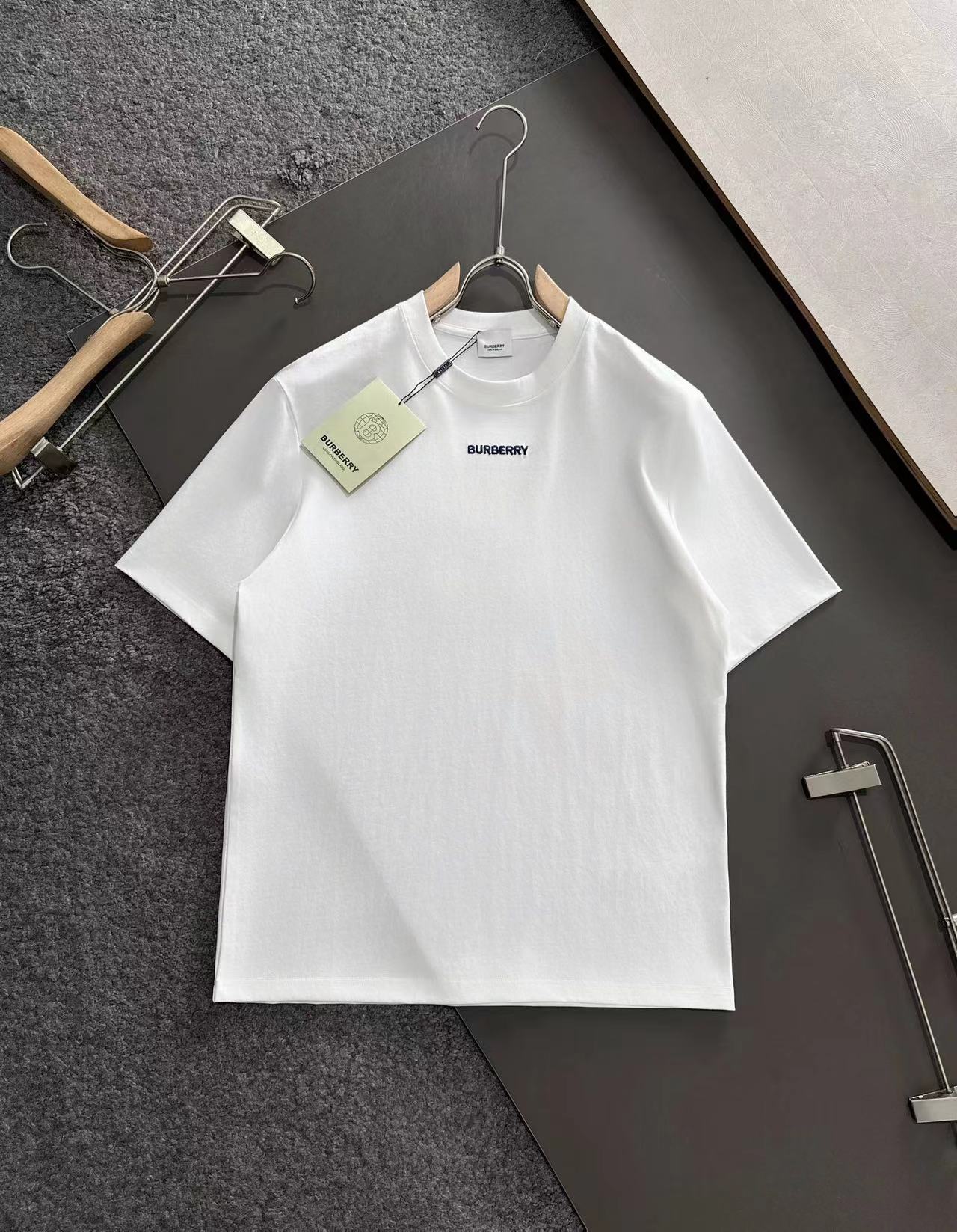 詳細な写真と価格については私に連絡してください